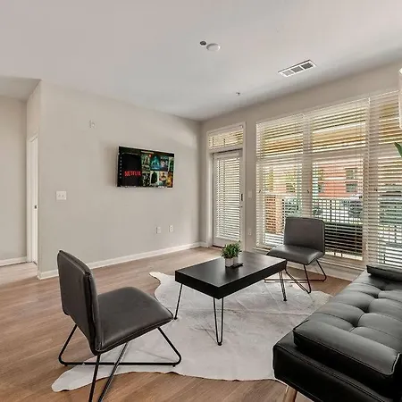 East Atlanta Retreat Haven Of Fun And Comfort!